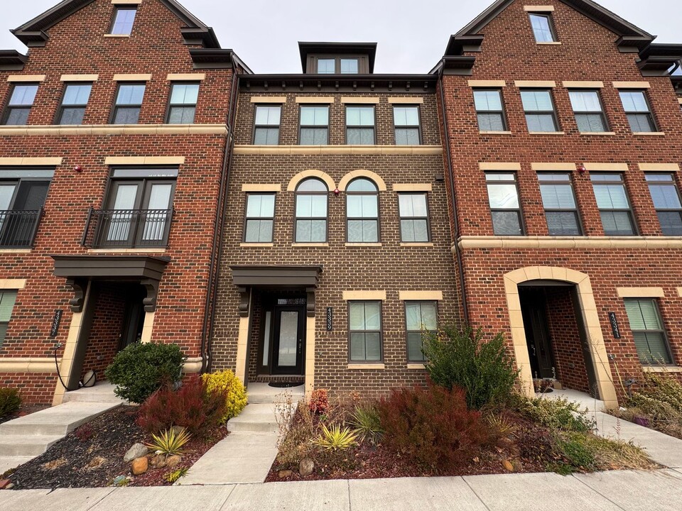 43339 Stadium Ter in Ashburn, VA - Building Photo