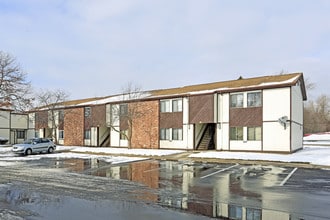 Algonac Manor Apartments in Algonac, MI - Building Photo - Building Photo