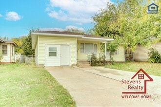1911 NW Smith Ave in Lawton, OK - Building Photo - Building Photo