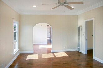 6071 1/2 Pickford St in Los Angeles, CA - Foto de edificio - Building Photo