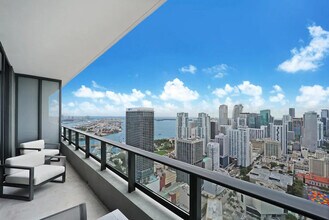 33 NE 2nd Ave in Miami, FL - Building Photo - Building Photo