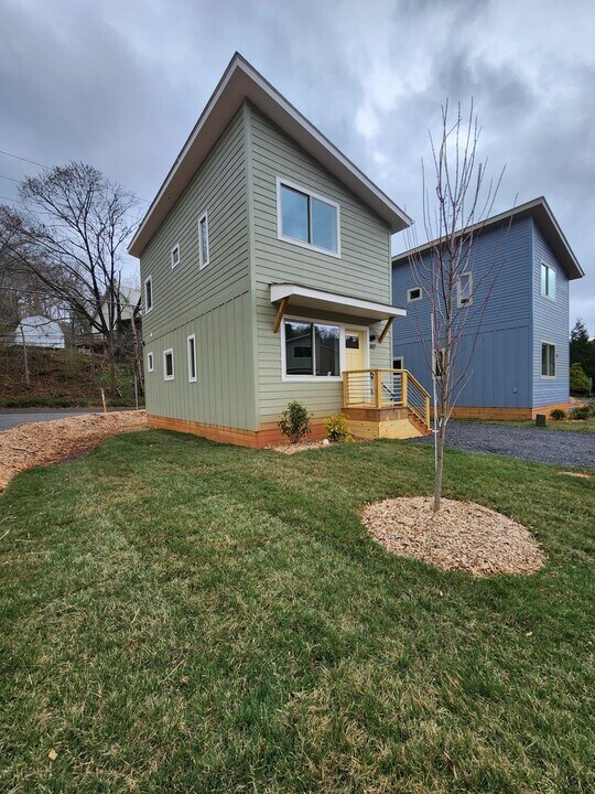 107 Eastville Rd in Asheville, NC - Building Photo