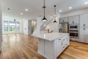 2762 Yellow Jasmine Ln in Dallas, TX - Building Photo