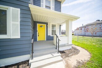 2405 Carrollton Ave in Indianapolis, IN - Building Photo - Building Photo