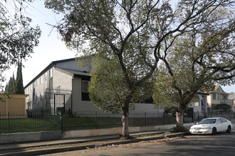 Magnolia Park Place Apartments in Los Angeles, CA - Foto de edificio - Building Photo