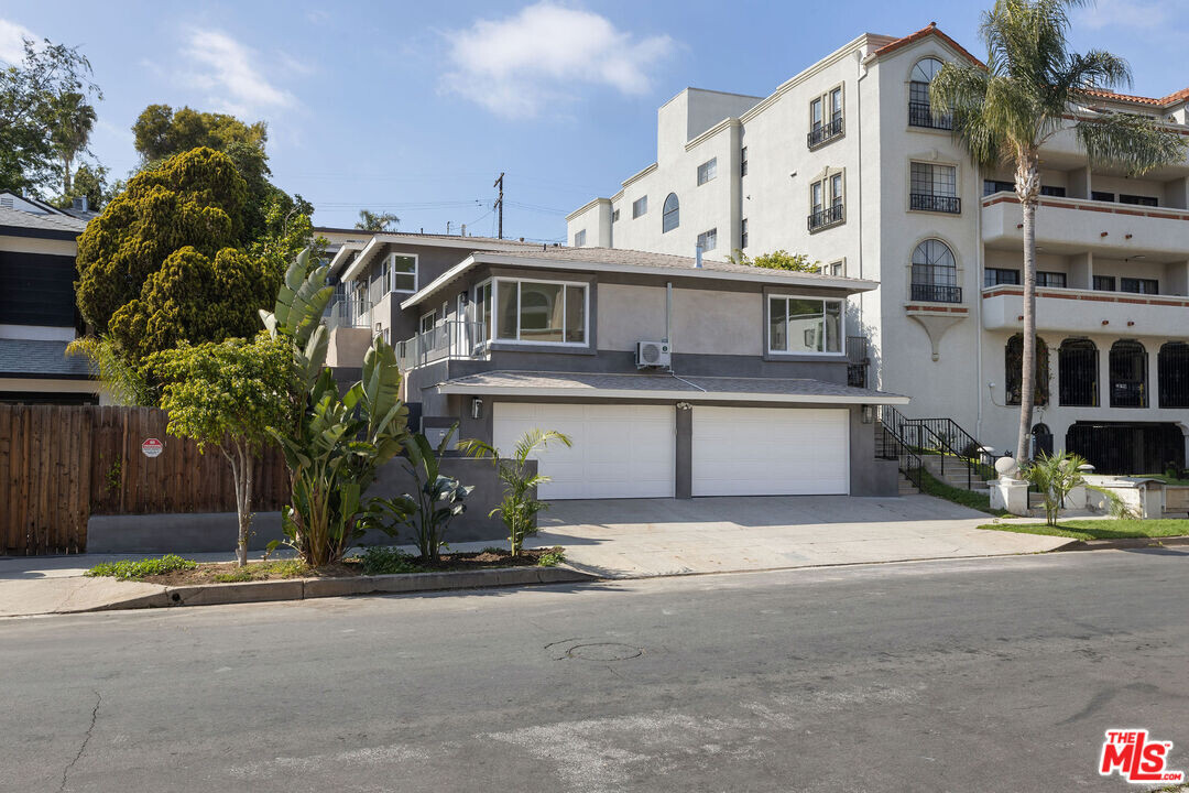 7131 Ramsgate Ave in Los Angeles, CA - Foto de edificio