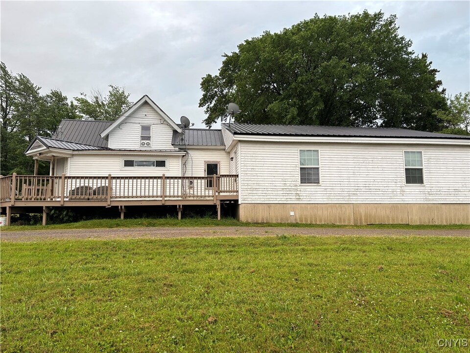 2029 County Rte 1 in Oswego, NY - Building Photo