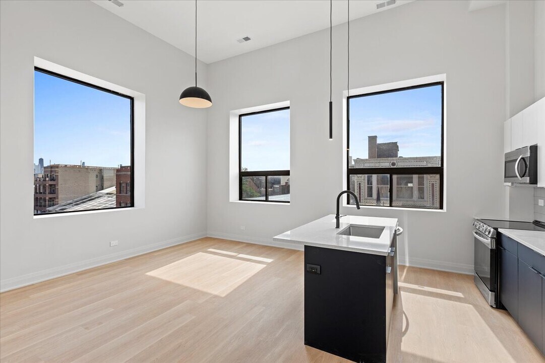 1934 W North Ave in Chicago, IL - Building Photo