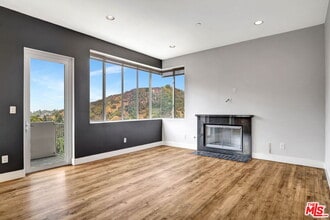 6396 Weidlake Dr in Los Angeles, CA - Building Photo - Building Photo