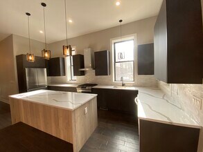 3330 S Indiana Ave, Unit 2s in Chicago, IL - Foto de edificio - Building Photo