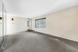 636 Forum Dr in Roselle, IL - Building Photo - Building Photo