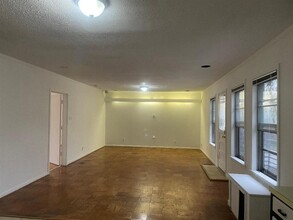 2215 Dorrington St in Houston, TX - Building Photo - Building Photo