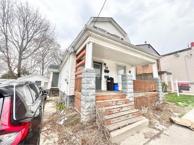 property at 18 Adelaide St S