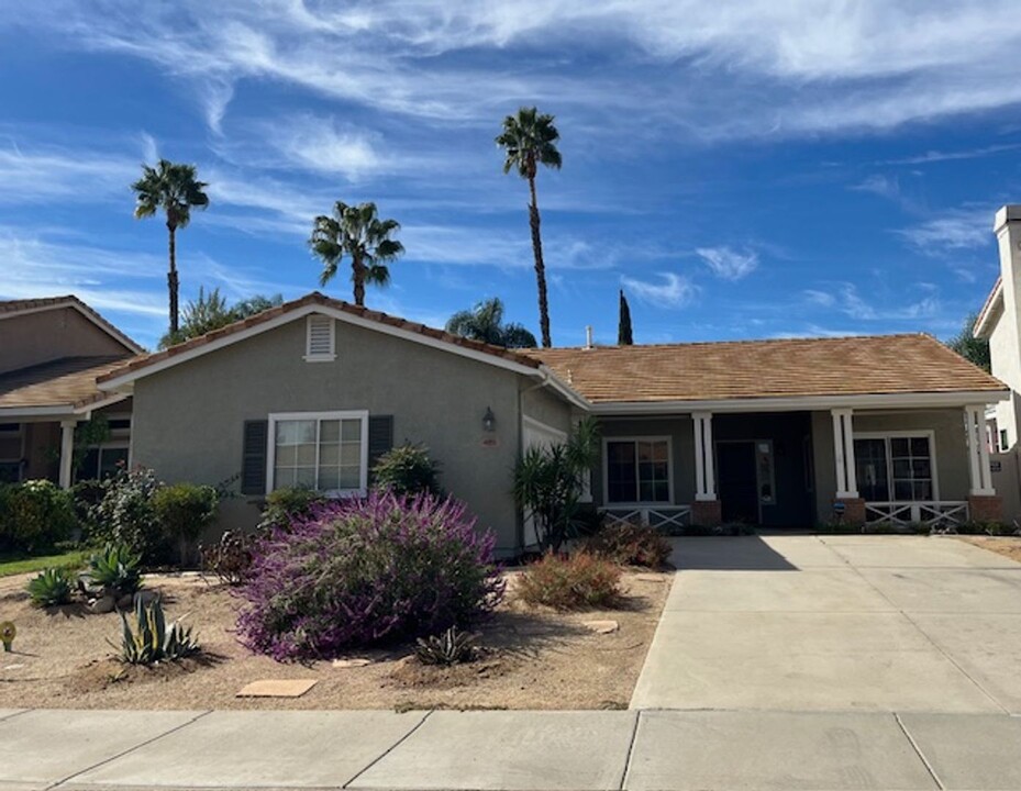 41851 Corte Lara in Temecula, CA - Foto de edificio