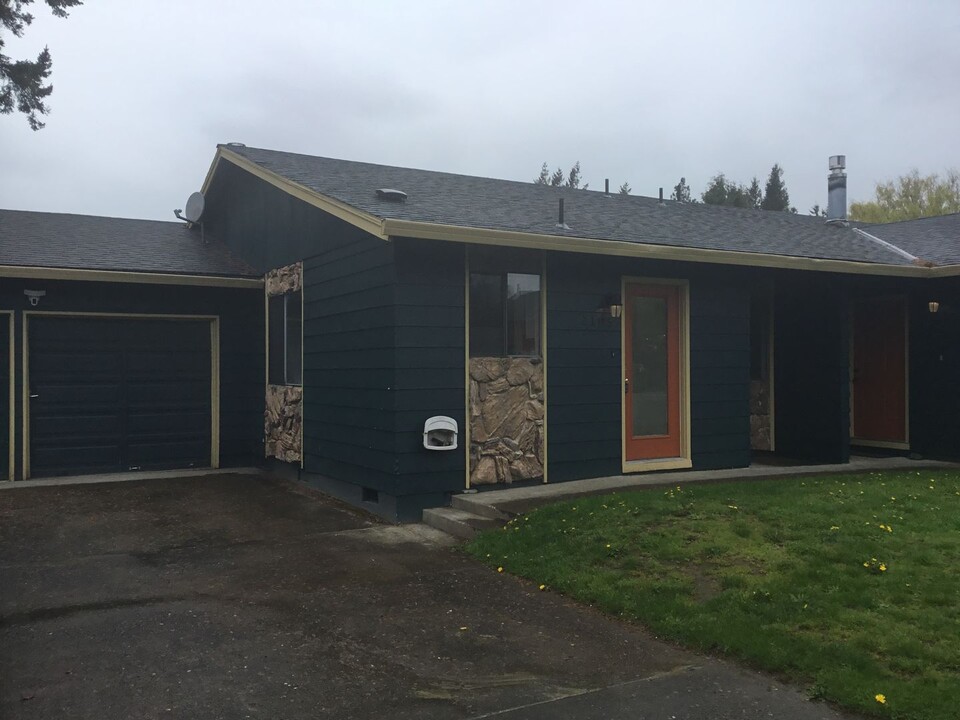 2103-2105-2105 SW Wright Ct in Troutdale, OR - Foto de edificio