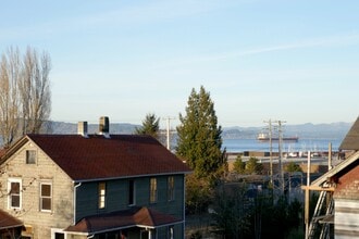 3050 Grand Ave in Astoria, OR - Building Photo - Building Photo