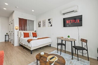 596 W 9th St in Dallas, TX - Building Photo - Building Photo