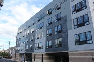 Lexington at Carteret in Carteret, NJ - Building Photo - Building Photo