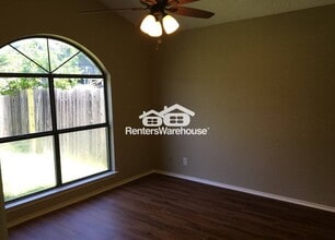 9427 Valley Moss in San Antonio, TX - Building Photo - Building Photo