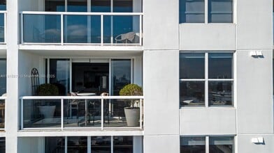 1800 Sunset Harbour Dr in Miami Beach, FL - Building Photo - Building Photo