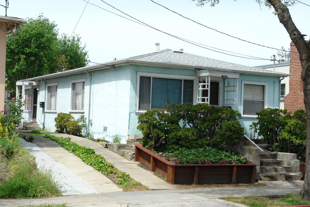 2406-2408 Sacramento St in Berkeley, CA - Building Photo