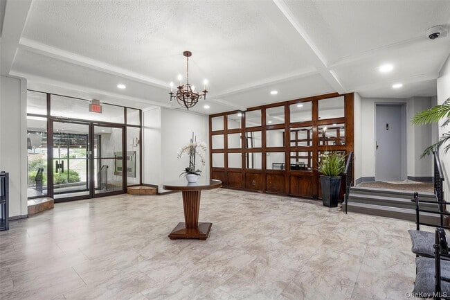 325 King St in Port Chester, NY - Foto de edificio - Building Photo