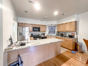 6711 N Sheridan Rd, Unit S2 in Chicago, IL - Foto de edificio - Building Photo