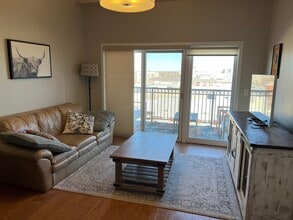 1950 N Logan St, Unit 1011 in Denver, CO - Building Photo - Building Photo