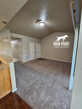 5700 S Summit Creek Way in Boise, ID - Building Photo - Building Photo