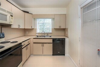 1718 Wiley St in Hollywood, FL - Building Photo - Building Photo