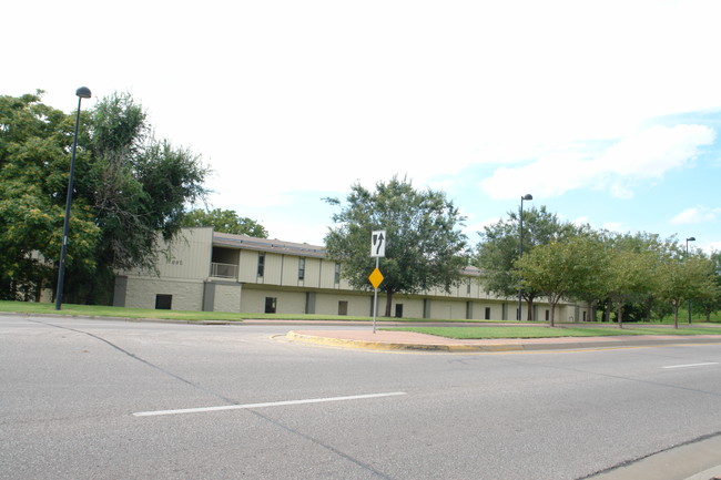 River West Apartments in Wichita, KS - Building Photo - Building Photo