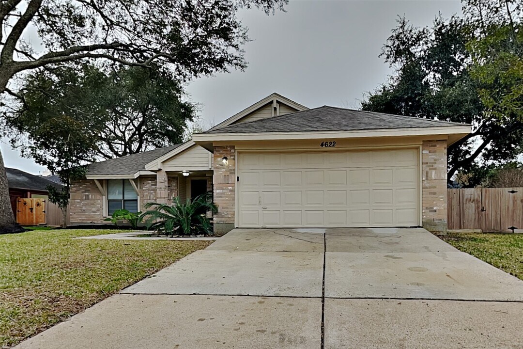 4622 Pecan Grove Dr in Pearland, TX - Building Photo