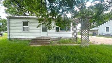 302 1st St in Waterloo, IA - Building Photo - Building Photo