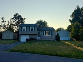8245 Elaine Cir in Liverpool, NY - Building Photo