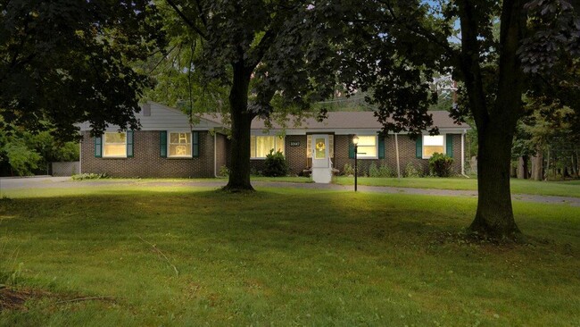 32447 Six Mile Rd in Livonia, MI - Building Photo - Building Photo