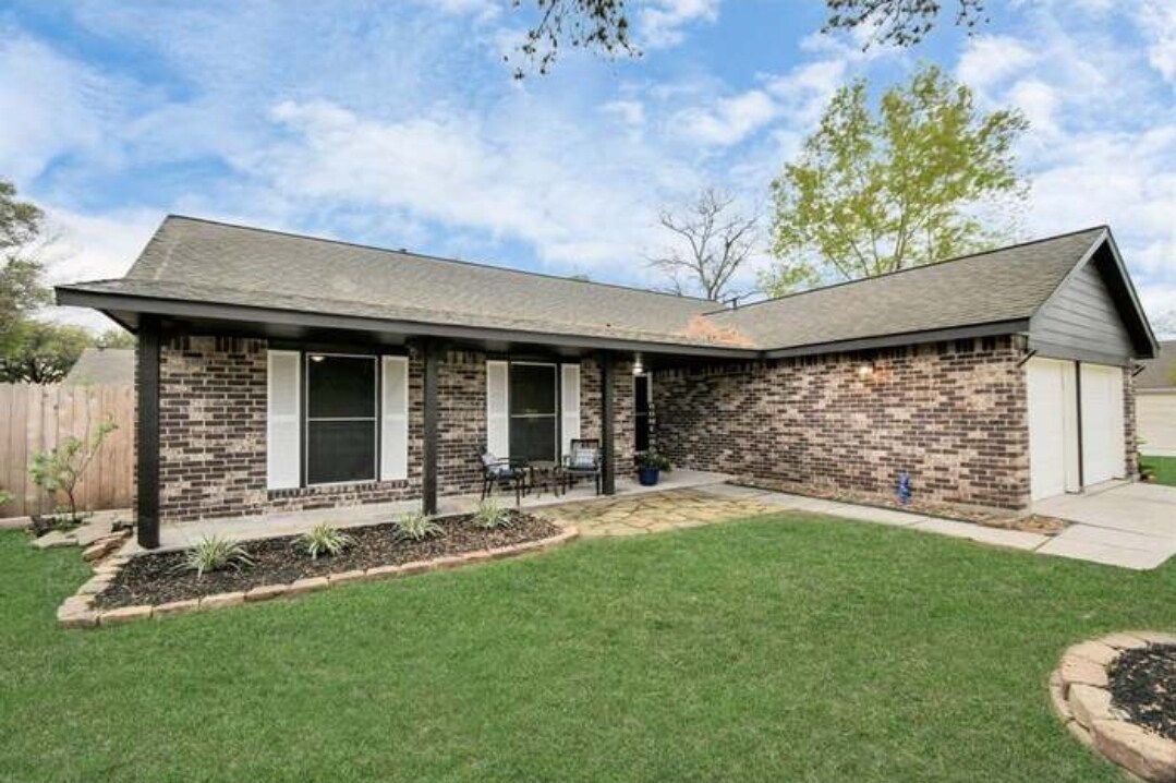 5215 Rivertree Ln in Spring, TX - Building Photo