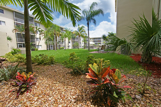 Palm Ridge Apartments in Lake Worth, FL - Building Photo - Building Photo