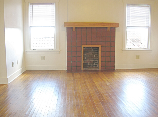 5840 Alderson St, Unit 4 in Pittsburgh, PA - Building Photo - Building Photo