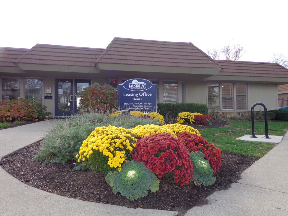 Lakes at Crossbridge in Indianapolis, IN - Foto de edificio