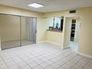 4240 NW 21st St in Lauderhill, FL - Building Photo - Building Photo