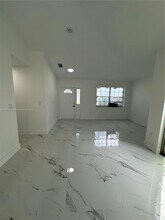 17990 SW 135th Ave in Miami, FL - Building Photo - Building Photo