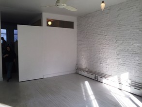 101 Grand St in Brooklyn, NY - Building Photo - Interior Photo