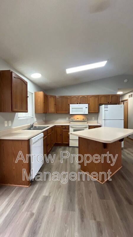 200 W Irving St in Lincoln, NE - Building Photo - Building Photo