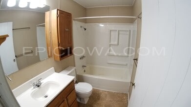 3723 G Ave NE in Cedar Rapids, IA - Building Photo - Building Photo