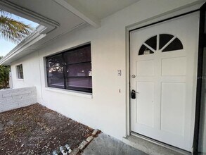 471 Keene Park Dr E in Largo, FL - Building Photo - Building Photo