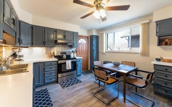 375 Newton St in Denver, CO - Building Photo - Building Photo