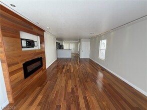 8817 Shady Pines Dr in Las Vegas, NV - Building Photo - Building Photo