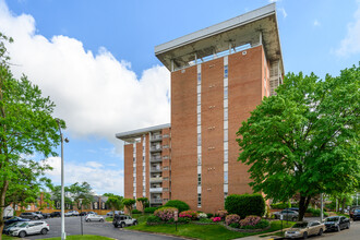 Wapleton Condominiums in Alexandria, VA - Building Photo - Building Photo