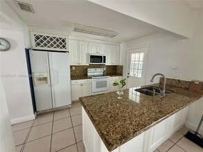 8556 NW 8th St in Miami, FL - Building Photo - Building Photo