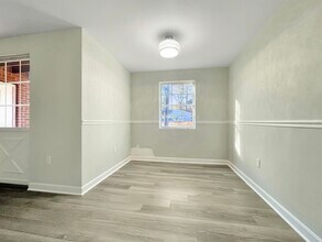5 Louisburg Square-Unit -8 in Nashua, NH - Building Photo - Building Photo